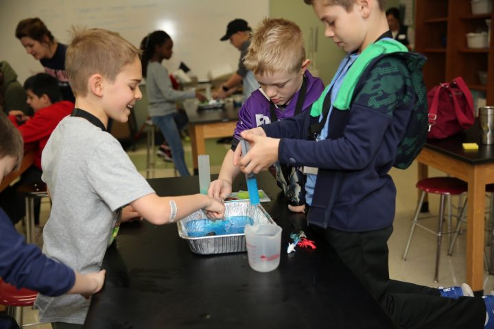 kids doing a science project